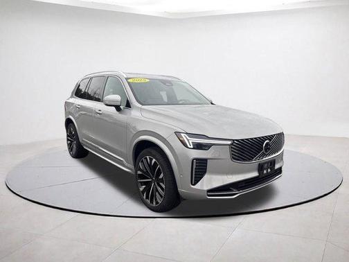 2025 Volvo XC90 B6 Plus 7-Seater