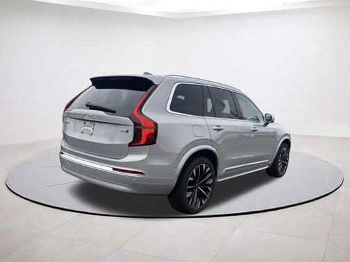 2025 Volvo XC90 B6 Plus 7-Seater