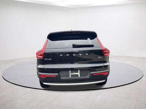 2025 Volvo XC40 B5 Plus Bright Theme