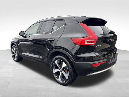 2025 Volvo XC40 B5 Plus Bright Theme