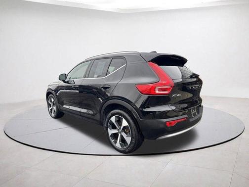 2025 Volvo XC40 B5 Plus Bright Theme