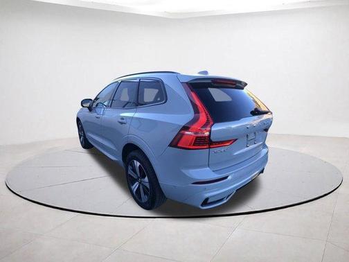 2025 Volvo XC60 Plug-In Hybrid T8 Plus