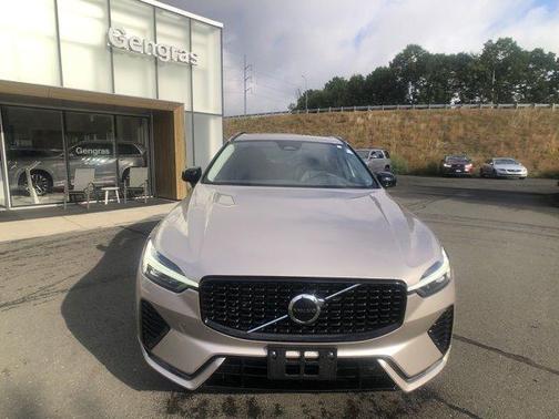 2025 Volvo XC60 B5 Core