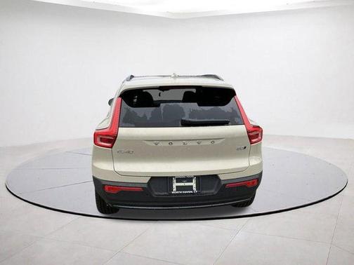 2026 Volvo XC40 B5 Ultra