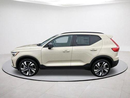 2026 Volvo XC40 B5 Ultra