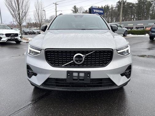 2025 Volvo XC40 B5 Plus Dark Theme