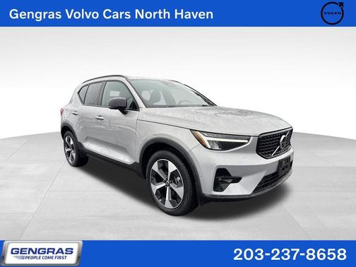 2025 Volvo XC40 B5 Plus Dark Theme