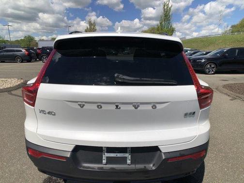 2024 Volvo XC40 B5 Plus Dark Theme