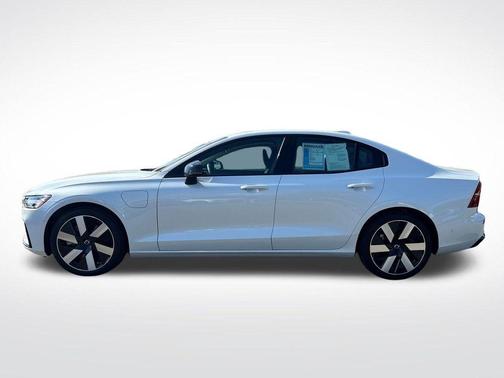 Crystal White Metallic 2024 Volvo S60 Recharge Plug-In Hybrid T8 Plus Dark Theme