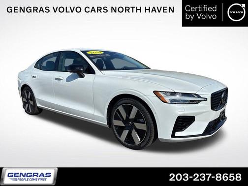 Crystal White Metallic 2024 Volvo S60 Recharge Plug-In Hybrid T8 Plus Dark Theme
