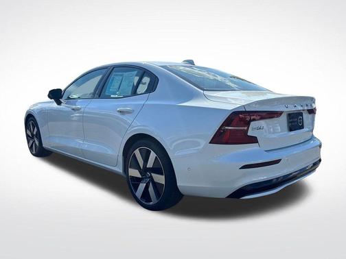 Crystal White Metallic 2024 Volvo S60 Recharge Plug-In Hybrid T8 Plus Dark Theme