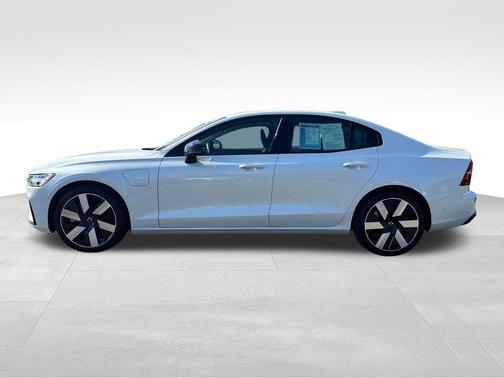 Crystal White Metallic 2024 Volvo S60 Recharge Plug-In Hybrid T8 Plus Dark Theme