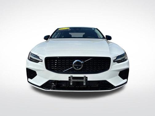 Crystal White Metallic 2024 Volvo S60 Recharge Plug-In Hybrid T8 Plus Dark Theme