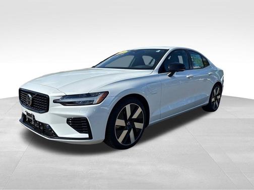 Crystal White Metallic 2024 Volvo S60 Recharge Plug-In Hybrid T8 Plus Dark Theme