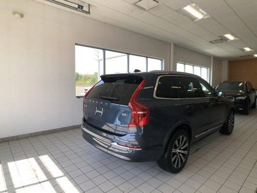 2024 Volvo XC90 B5 Core Bright Theme