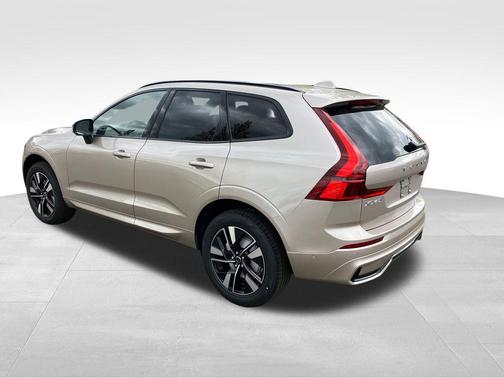 Bright 2026 Volvo XC60 B5 Plus