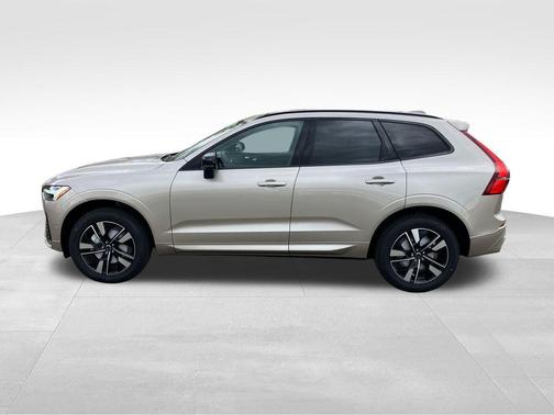 Bright 2026 Volvo XC60 B5 Plus