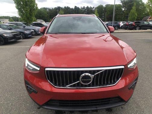 2023 Volvo XC40 B5 Plus Bright Theme