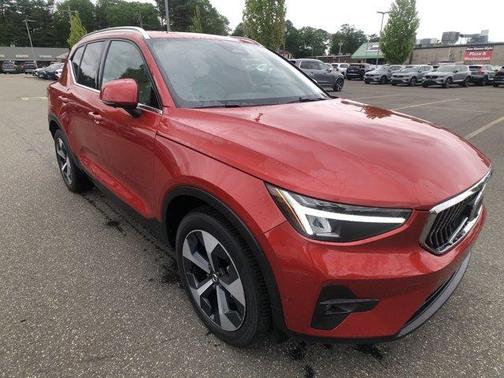 2023 Volvo XC40 B5 Plus Bright Theme