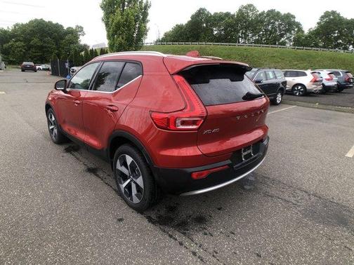 2023 Volvo XC40 B5 Plus Bright Theme