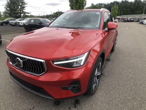 2023 Volvo XC40 B5 Plus Bright Theme