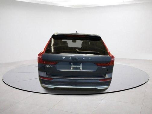 2023 Volvo XC60 B5 Ultimate Bright Theme