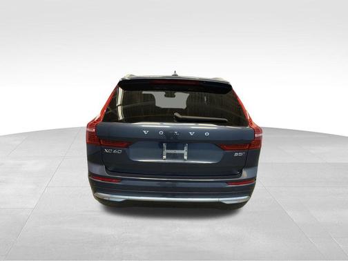 2023 Volvo XC60 B5 Ultimate Bright Theme