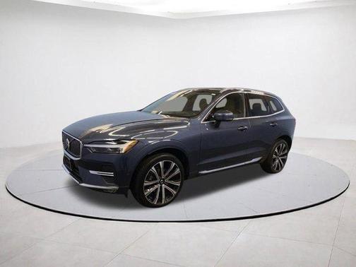 2023 Volvo XC60 B5 Ultimate Bright Theme