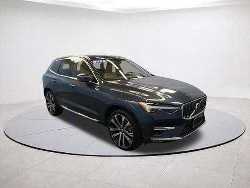 2023 Volvo XC60 B5 Ultimate Bright Theme