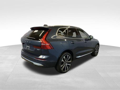 2023 Volvo XC60 B5 Ultimate Bright Theme