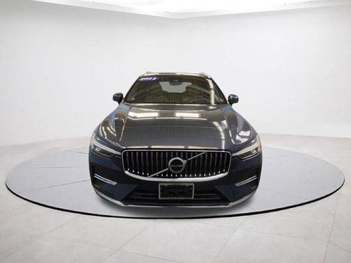 2023 Volvo XC60 B5 Ultimate Bright Theme