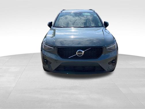 Forest Green 2026 Volvo XC40 B5 Ultra