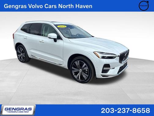 Crystal White Metallic 2023 Volvo XC60 Recharge Plug-In Hybrid T8 Plus Bright Theme