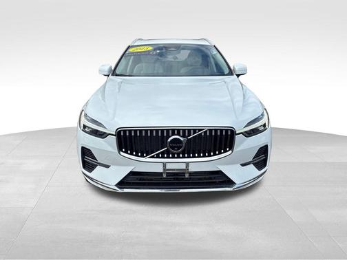 Crystal White Metallic 2023 Volvo XC60 Recharge Plug-In Hybrid T8 Plus Bright Theme
