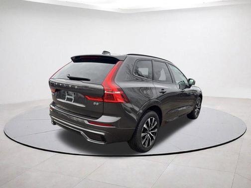 2025 Volvo XC60 B5 Core