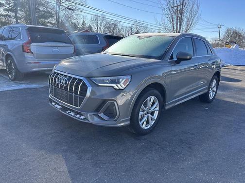 2024 Audi Q3 45 S line Premium