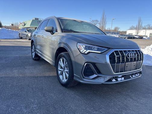2024 Audi Q3 45 S line Premium