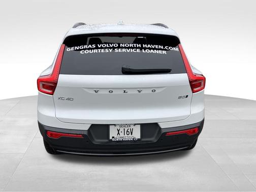 Crystal White 2026 Volvo XC40 B5 Plus