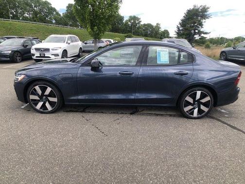 2024 Volvo S60 Recharge Plug-In Hybrid T8 Ultimate Dark Theme