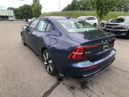 2024 Volvo S60 Recharge Plug-In Hybrid T8 Ultimate Dark Theme