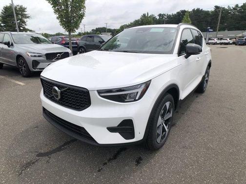 2026 Volvo XC40 PLUS