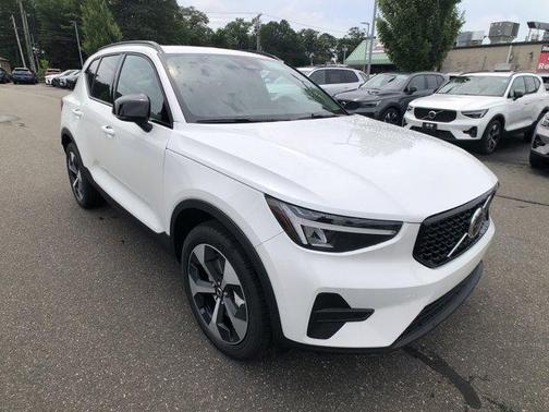 2026 Volvo XC40 PLUS