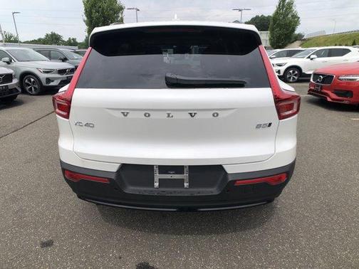 2026 Volvo XC40 PLUS