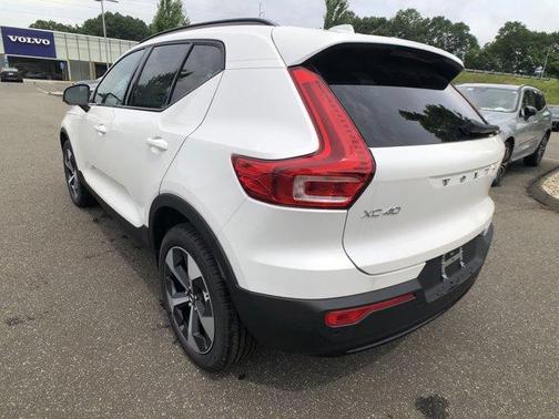 2026 Volvo XC40 PLUS