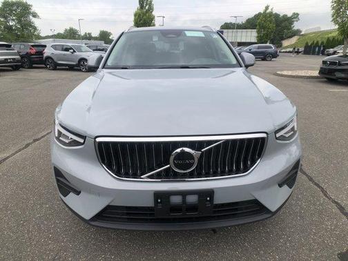 2025 Volvo XC40 B5 Core Bright Theme