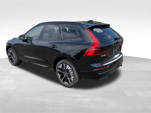Onyx Black Metallic 2026 Volvo XC60 B5 Plus