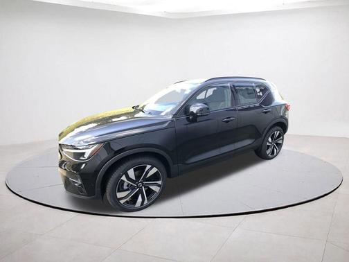 2026 Volvo XC40 B5 Plus