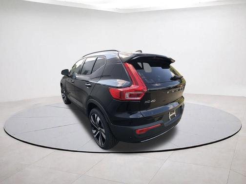 2026 Volvo XC40 B5 Plus