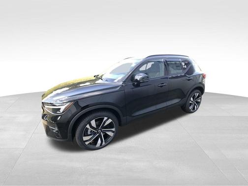 2026 Volvo XC40 B5 Plus