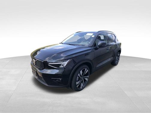 2026 Volvo XC40 B5 Plus
